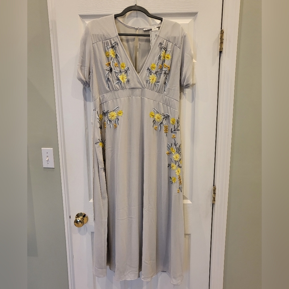 NWT Embroidered + Beaded Maternity Dress - Picture 2 of 7